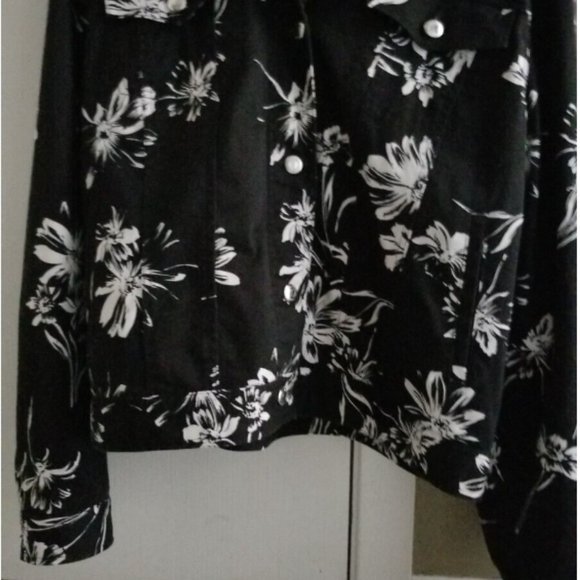 Chaps small black jacket with white floral print - Picture 6 of 6
